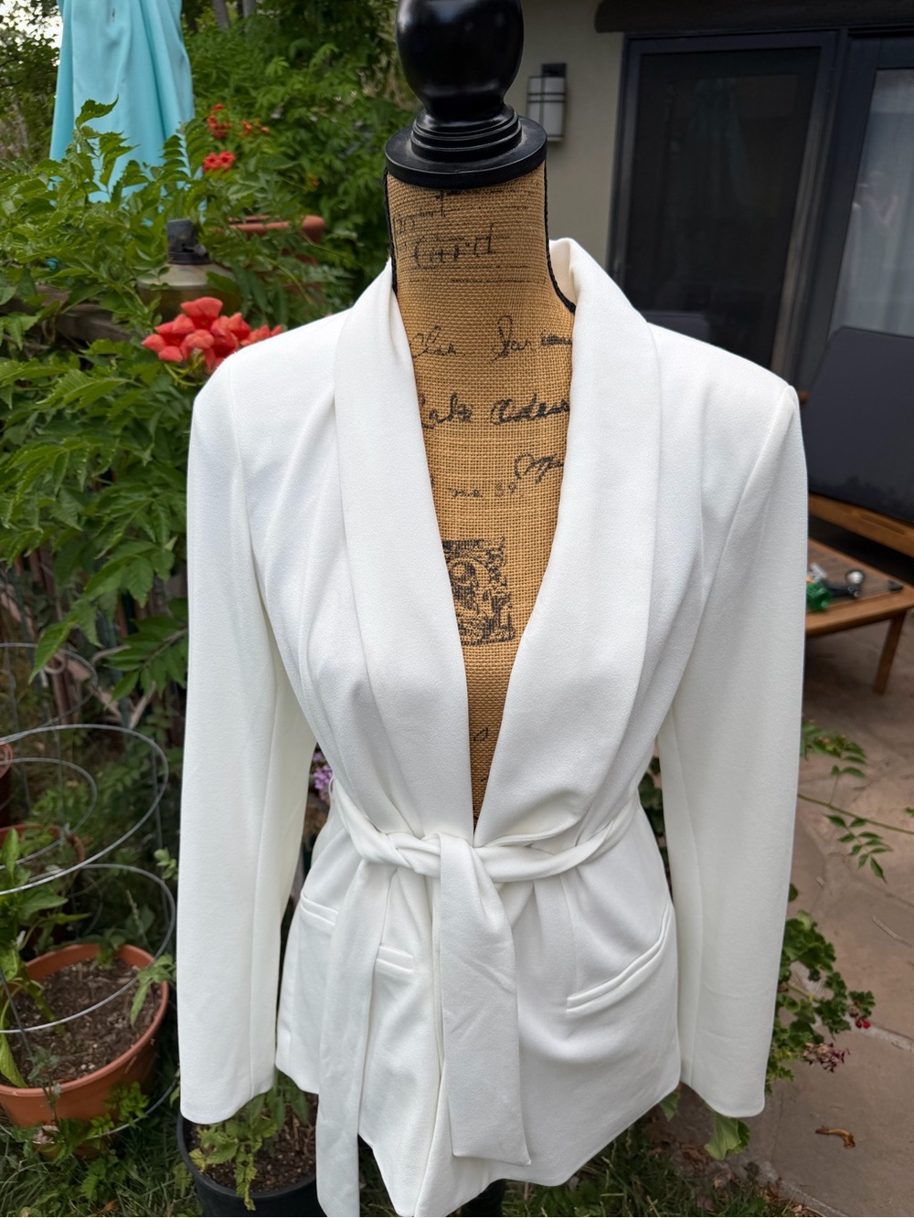 NWOT White House Black Market Slip-On Blazer in Ecru Size 12 - Picture 3 of 16